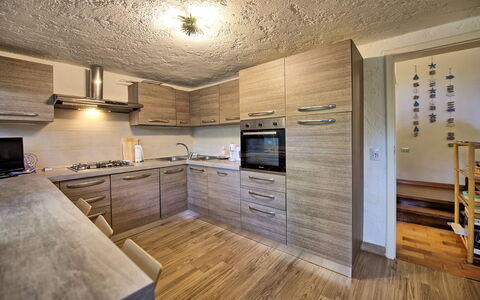 Le Dune: Cabinetry, Eigendom, Countertop, Keuken, Interieur Ontwerp, Hout, Huishoudapparatuur, Fornuis, Toestel Van De Keuken, Verdieping