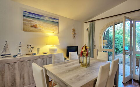 Le Dune: Tafel, Meubilair, Stoel, Fabriek, Gebouw, Fotolijst, Interieur Ontwerp, Hout, Verdieping, Huis