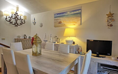 Le Dune: Tafel, Meubilair, Eigendom, Gebouw, Interieur Ontwerp, Hout, Bureau, Huis, Stoel