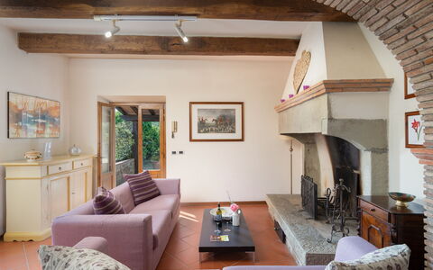 Il Mulino Di Vogognano - Subbiano, Private Pool, J: Tafel, Eigendom, Bankstel, Fotolijst, Meubilair, Gebouw, Hout, Interieur Ontwerp, Woonkamer, Verlichting