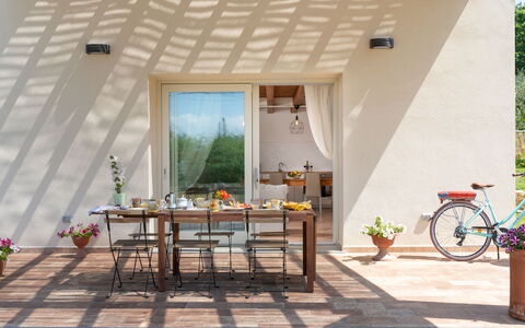 Villa Le Selve: Fiets, Wiel, Eigendom, Meubilair, Fabriek, Tafel, Fietswiel, Hout, Bloem