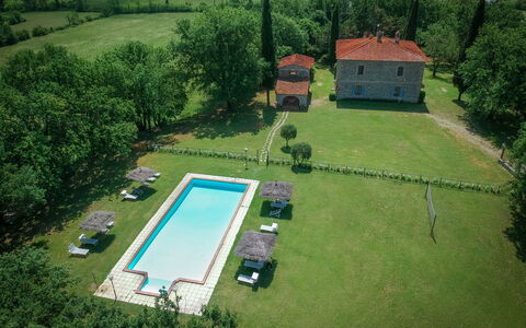 Belvedere - Falceto, Ambra, Toscana: Fabriek, Eigendom, Gebouw, Boom, Land Lot, Stedelijk Ontwerp, Biome, Gras, Vrije Tijd, Landschap