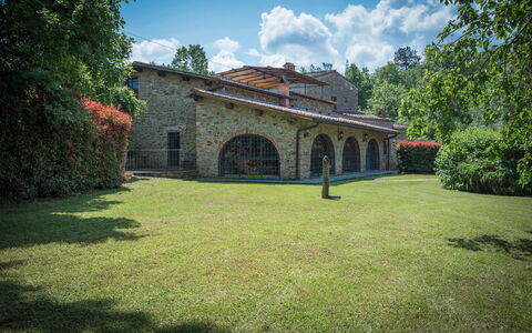 Mulino Al Suono - Badia Agnano, Toscana: Fabriek, Lucht, Wolk, Natuurlijk Landschap, Venster, Boom, Gebouw, Land Lot, Grasland, Landschap