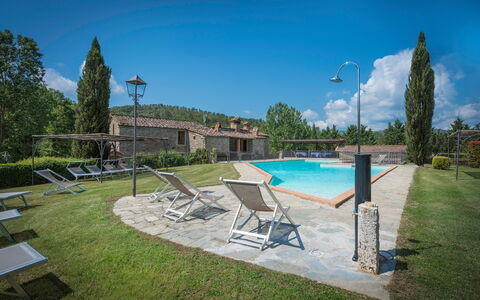 Mulino Al Suono - Badia Agnano, Toscana: Lucht, Water, Wolk, Zwembad, Azure, Boom, Gebouw, Fabriek, Buitenmeubels, Schaduw