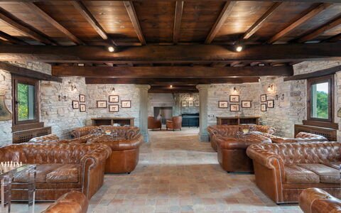 Villa Torre Delle Rose - Firenzuola, Private Pool,: Meubilair, Bankstel, Tafel, Fotolijst, Hout, Gebouw, Interieur Ontwerp, Woonkamer, Flooring, Verdieping