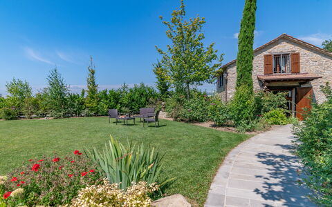 Villa Torre Delle Rose - Firenzuola, Private Pool,: Lucht, Fabriek, Eigendom, Plantengemeenschap, Gebouw, Boom, Natuurlijk Landschap, Vegetation, Land Lot, Venster