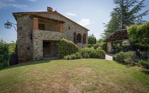 Fonte Nuova - Badia Agnano, Toscana: Lucht, Wolk, Fabriek, Eigendom, Venster, Gebouw, Boom, Land Lot, Natuurlijk Landschap, Verblijf