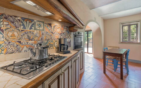 Fonte Nuova - Badia Agnano, Toscana: Meubilair, Eigendom, Cabinetry, Countertop, Fotolijst, Tafel, Hout, Interieur Ontwerp, Keuken, Verlichting