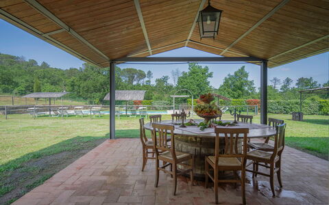 Leopolda In Selvarella Pool And Wi-fi: Fabriek, Tafel, Eigendom, Meubilair, Stoel, Schaduw, Lucht, Buitentafel, Buitenmeubels, Boom