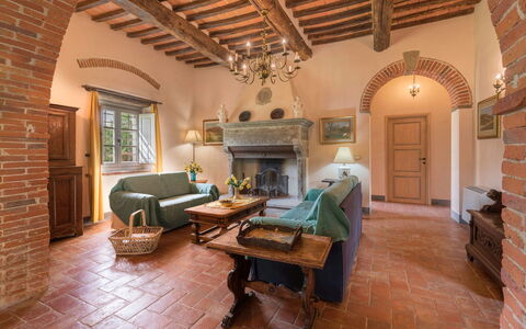 Leopolda In Selvarella Pool And Wi-fi: Meubilair, Fotolijst, Gebouw, Tafel, Hout, Woonkamer, Interieur Ontwerp, Huis, Flooring, Hal