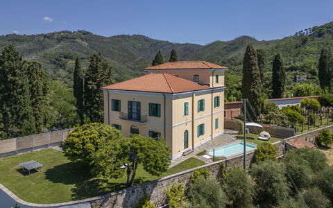 Massarosa Front Lake, The Gargoyles: Woongebied, Landgoed, Villa, Eco Hotel, Herenhuis, Balkon