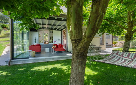 Luxury Green Marignana Villa, Versilia, Pool, Ac,: Fabriek, Groen, Boom, Architectuur, Schaduw, Stedelijk Ontwerp, Gras, Landschap, Vrije Tijd, Onroerend Goed