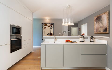 Luxury Green Marignana Villa, Versilia, Pool, Ac,: Cabinetry, Countertop, Fotolijst, Hout, Interieur Ontwerp, Verlichting, Flooring, Keuken, Verdieping