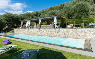 Luxury Green Marignana Villa, Versilia, Pool, Ac,: Lucht, Wolk, Fabriek, Boom, Schaduw, Zwembad, Gras, Vrije Tijd, Stedelijk Ontwerp, Recreatie