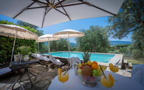 Villa Recanati, Val D'orcia, Private Pool, Jacuzzi: Water, Eigendom, Fabriek, Meubilair, Lucht, Tafel, Azure, Schaduw, Tableware, Stoel