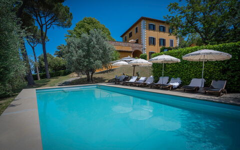 Villa Recanati, Val D'orcia, Private Pool, Jacuzzi: Water, Fabriek, Eigendom, Lucht, Zwembad, Gebouw, Azure, Boom, Schaduw, Buitenmeubels