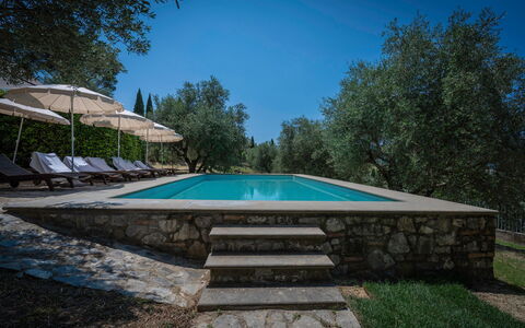 Villa Recanati, Val D'orcia, Private Pool, Jacuzzi: Water, Lucht, Gebouw, Fabriek, Zwembad, Schaduw, Boom, Rechthoek, Huis, Buitenmeubels