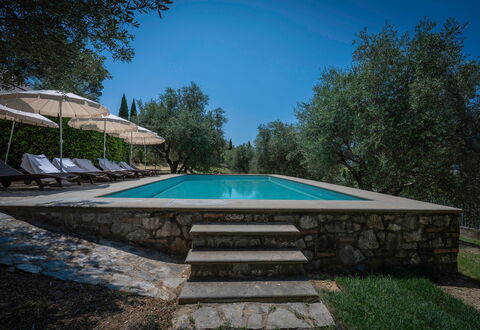 Villa Recanati, Val D'orcia, Private Pool, Jacuzzi: Water, Lucht, Gebouw, Fabriek, Zwembad, Schaduw, Boom, Rechthoek, Huis, Buitenmeubels