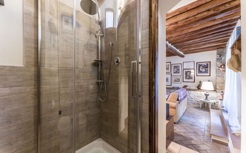 Fienile Di Fabio - Colline Fiorentine Vaiano, Tosc: Loodgieterswerkinrichting, Deur Van De Douche, Badkamer, Hout, Kraan, Douche, Interieur Ontwerp, Douchekop, Verdieping