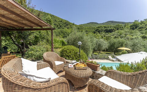 Fienile Di Fabio - Colline Fiorentine Vaiano, Tosc: Lucht, Fabriek, Eigendom, Plantengemeenschap, Meubilair, Boom, Buitenmeubels, Natuurlijk Landschap, Schaduw, Vrije Tijd