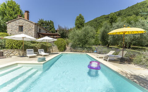 Fienile Di Fabio - Colline Fiorentine Vaiano, Tosc: Water, Fabriek, Meubilair, Eigendom, Zwembad, Gebouw, Boom, Buitenmeubels, Lucht, Schaduw