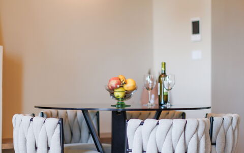 Casa Novecento: Tafel, Meubilair, Eigendom, Hout, Oranje, Verlichting, Interieur Ontwerp, Fabriek, Stoel, Flooring