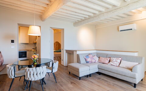 Casa Novecento: Tafel, Meubilair, Eigendom, Bankstel, Hout, Fotolijst, Interieur Ontwerp, Verlichting, Flooring, Verdieping