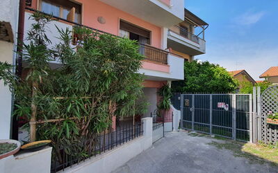 La Butterfly: Fabriek, Gebouw, Venster, Stedelijk Ontwerp, Buurt, Hek, Woongebied, Facade, Onroerend Goed, Condominium