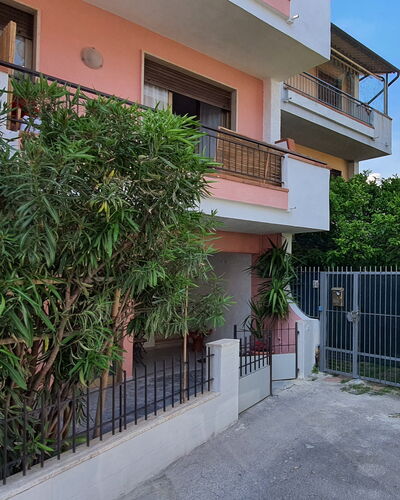 La Butterfly: Fabriek, Gebouw, Venster, Stedelijk Ontwerp, Buurt, Hek, Woongebied, Facade, Onroerend Goed, Condominium