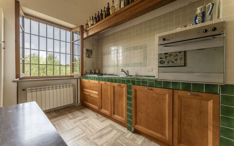 Casa Di Luca, Pool, Castelnuovo Berardenga: Cabinetry, Countertop, Eigendom, Meubilair, Gebouw, Keuken, Hout, Huis, Interieur Ontwerp, Venster