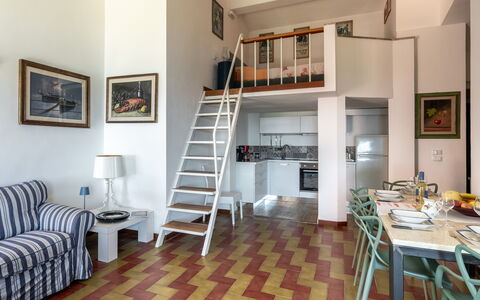 Argentarola House, Porto Santo Stefano, Seaview An: Meubilair, Fotolijst, Tafel, Hout, Gebouw, Stoel, Flooring, Architectuur, Verdieping, Woonkamer