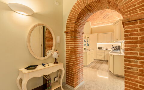 Charming Apartment Cartoni - Città Della Pieve, Um: Spiegel, Meubilair, Eigendom, Gebouw, Interieur Ontwerp, Tafel, Flooring, Verdieping, Hout, Steen