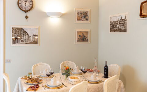 Charming Apartment Cartoni - Città Della Pieve, Um: Tafel, Eigendom, Meubilair, Fotolijst, Tableware, Dishware, Interieur Ontwerp, Textiel, Verlichting, Wijnglas