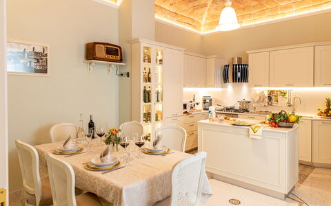 Charming Apartment Cartoni - Città Della Pieve, Um: Meubilair, Tafel, Eigendom, Cabinetry, Stoel, Interieur Ontwerp, Verlichting, Countertop, Verdieping, Tableware