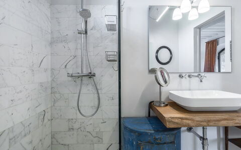 Lina - Podere Ribatti - Casole D'elsa, Toscana: Spiegel, Kraan, Loodgieterswerkinrichting, Wastafel, Eigendom, Badkamer, Wastafel In De Badkamer, Douchekop, Interieur Ontwerp