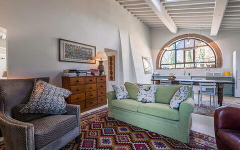 Alice - Podere Ribatti - Casole D'elsa, Toscana: Meubilair, Fotolijst, Eigendom, Bankstel, Venster, Interieur Ontwerp, Gebouw, Verdieping, Muur, Woonkamer