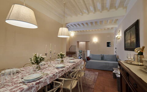 Casa Ada e Sabo: Tafel, Eigendom, Meubilair, Fotolijst, Gebouw, Interieur Ontwerp, Decoratie, Stoel, Verlichting, Hout