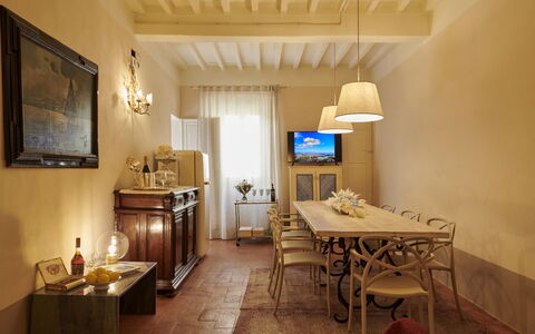 Casa Ada e Sabo: Tafel, Fotolijst, Meubilair, Eigendom, Gebouw, Hout, Verlichting, Stoel, Interieur Ontwerp, Flooring