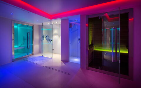 Villa Assisi: Gebouw, Purper, Deur, Huis, Interieur Ontwerp, Architectuur, Paars, Venster, Flooring