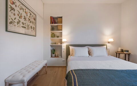 Il Nespolo Charming Apartment Fonterutoli - Siena,: Meubilair, Eigendom, Hout, Comfort, Textiel, Interieur Ontwerp, Verdieping, Muur, Hardwood, Plank