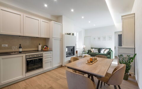 Il Nespolo Charming Apartment Fonterutoli - Siena,: Cabinetry, Meubilair, Countertop, Tafel, Hout, Toestel Van De Keuken, Fornuis, Keuken, Stoel, Interieur Ontwerp