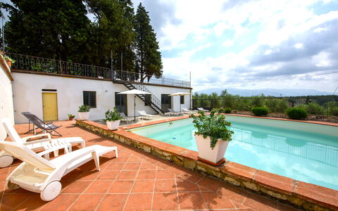 Villa Badiuzza: Water, Fabriek, Lucht, Wolk, Zwembad, Venster, Azure, Gebouw, Boom, Buitenmeubels