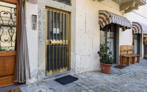 Residenza Del Desco: Fabriek, Gebouw, Eigendom, Kamerplant, Bloempot, Hout, Architectuur, Venster, Deur