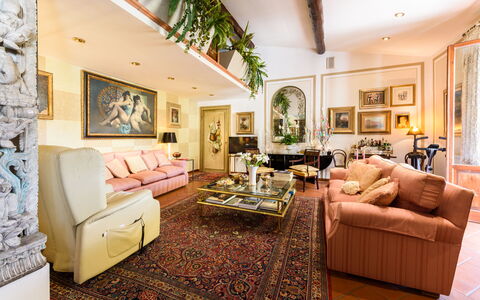 Residenza Del Desco: Meubilair, Fotolijst, Eigendom, Bankstel, Fabriek, Comfort, Decoratie, Interieur Ontwerp, Verdieping, Flooring