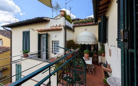 Residenza Del Desco: Fabriek, Lucht, Venster, Gebouw, Azure, Bloempot, Wolk, Hout, Kamerplant, Buurt