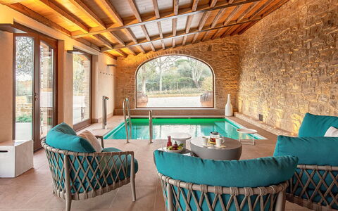 Villa Bartolomeo: Meubilair, Tafel, Groen, Azure, Hout, Interieur Ontwerp, Venster, Stoel, Verdieping, Flooring