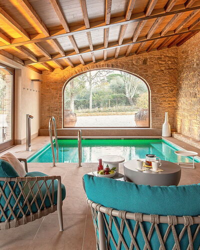 Villa Bartolomeo: Meubilair, Tafel, Groen, Azure, Hout, Interieur Ontwerp, Venster, Stoel, Verdieping, Flooring