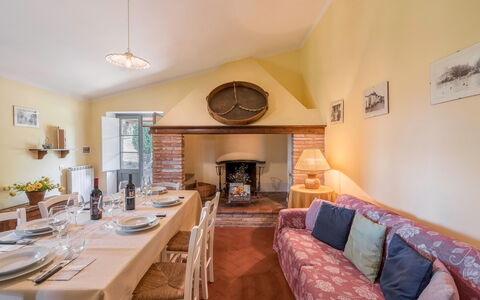 Orcia Panoramic View With Pool: Tafel, Eigendom, Meubilair, Bankstel, Fotolijst, Stoel, Verlichting, Interieur Ontwerp, Hout, Tableware