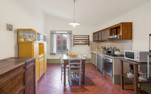 Orcia Panoramic View With Pool: Cabinetry, Eigendom, Meubilair, Countertop, Tafel, Keuken, Hout, Interieur Ontwerp, Lade, Flooring