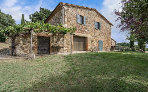 Orcia Panoramic View With Pool: Lucht, Wolk, Gebouw, Venster, Fabriek, Boom, Huis, Land Lot, Vegetation, Natuurlijk Landschap